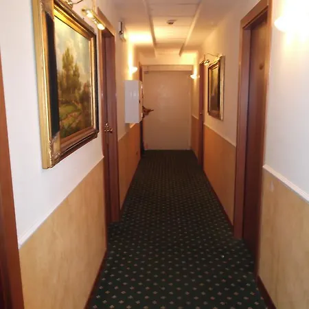 Aurora Garden ローマ