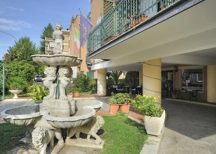 Aurora Garden Hotel 3*