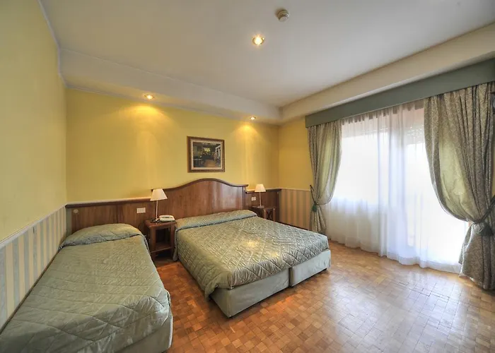 Hotel Aurora Garden 3*