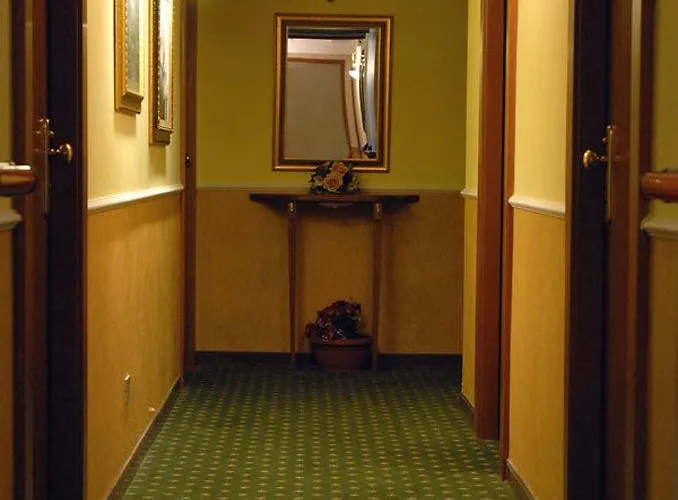 Aurora Garden Hotel 3*