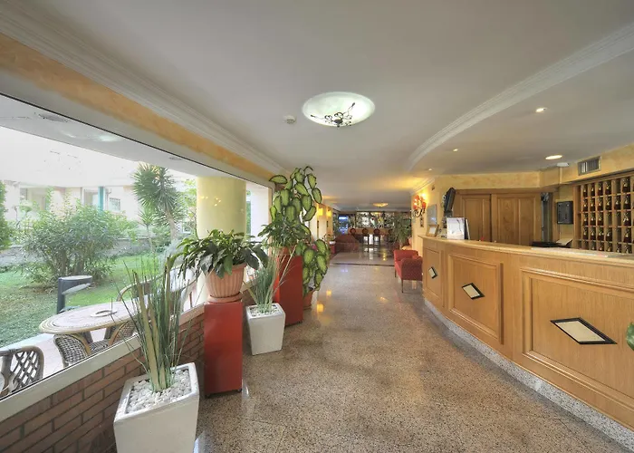 Hotel Aurora Garden 3*