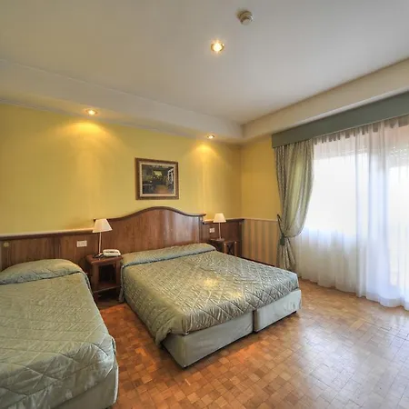 Отель Aurora Garden 3*