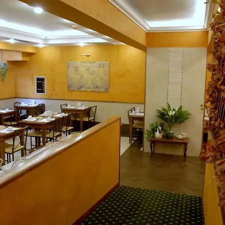 Отель Aurora Garden 3*